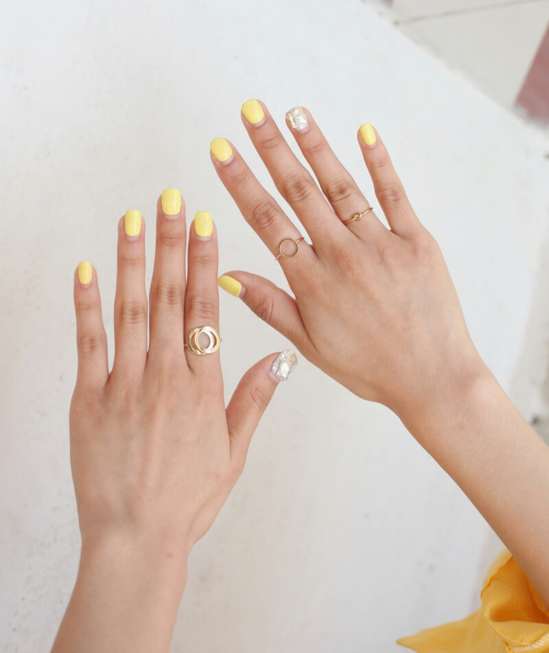 Περιποιημένα νύχια με ημιμόνιμο στο Nailset Beauty Bar
